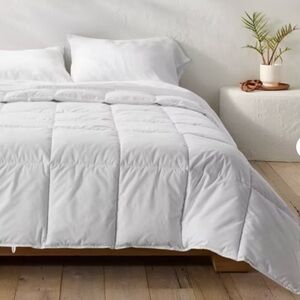 Casaluna Down alternative comforter white new